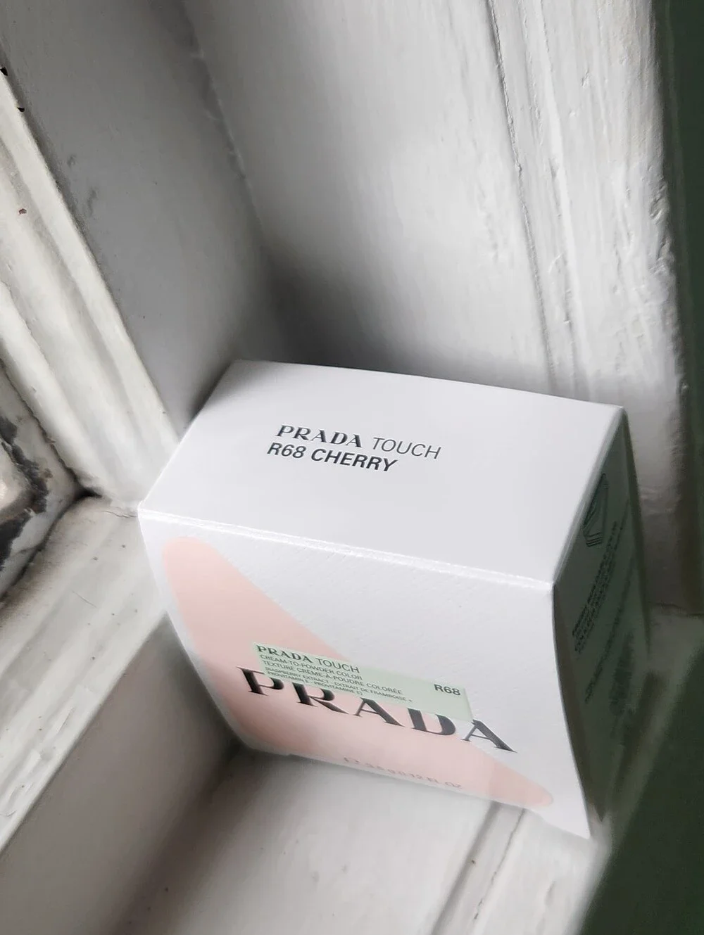 NIB PRADA TOUCH CREAM TO POWDER SOFT BLUR LONG WEAR BLUSH IN CHERRY